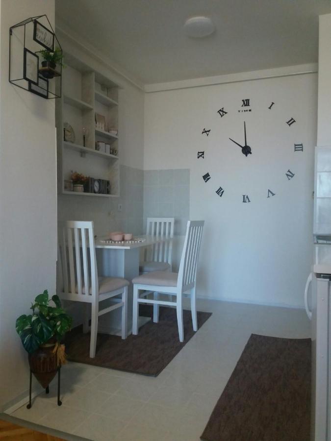 Apartman Breza Ruma Exterior foto