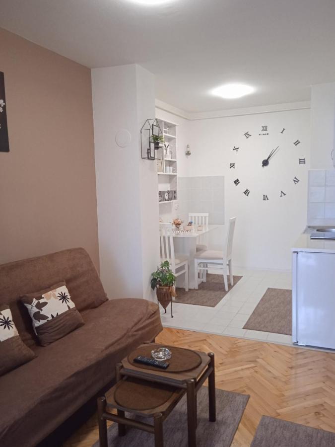 Apartman Breza Ruma Exterior foto